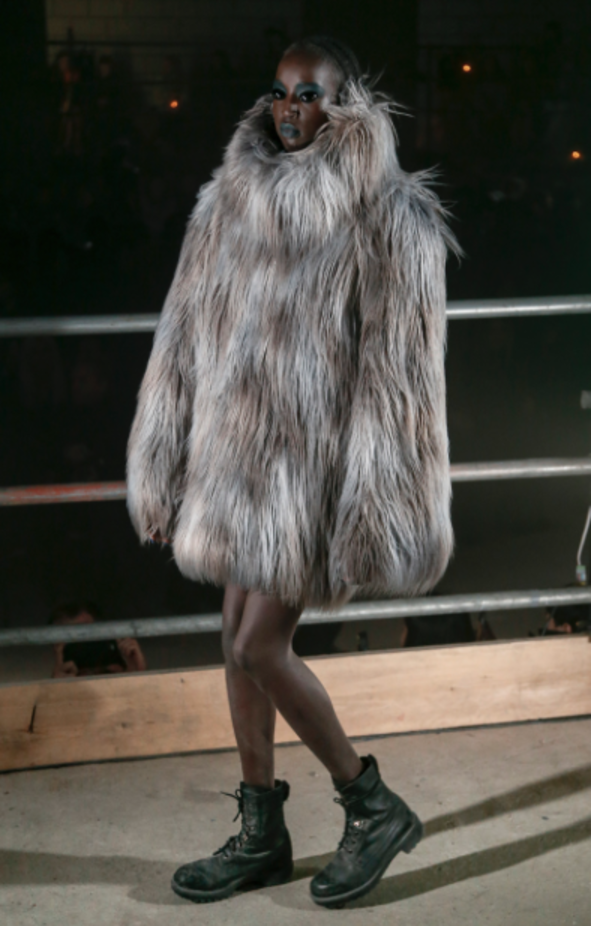 عرض أزياء المصمم Gareth Pugh لخريف وشتاء 2017