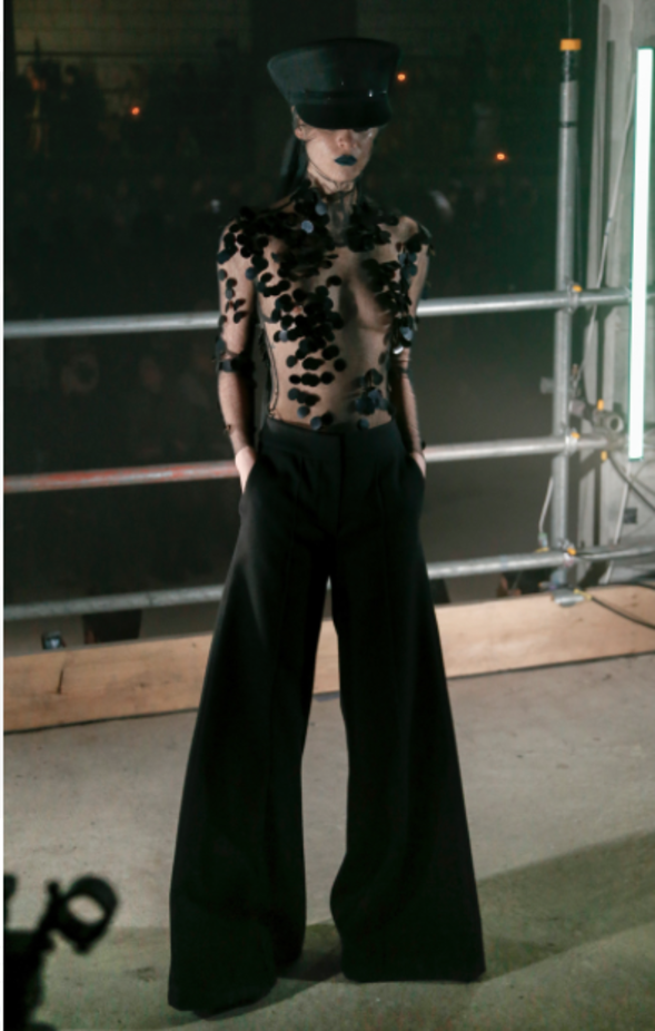 عرض أزياء المصمم Gareth Pugh لخريف وشتاء 2017