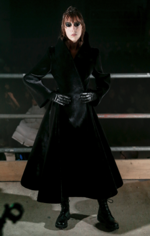 عرض أزياء المصمم Gareth Pugh لخريف وشتاء 2017