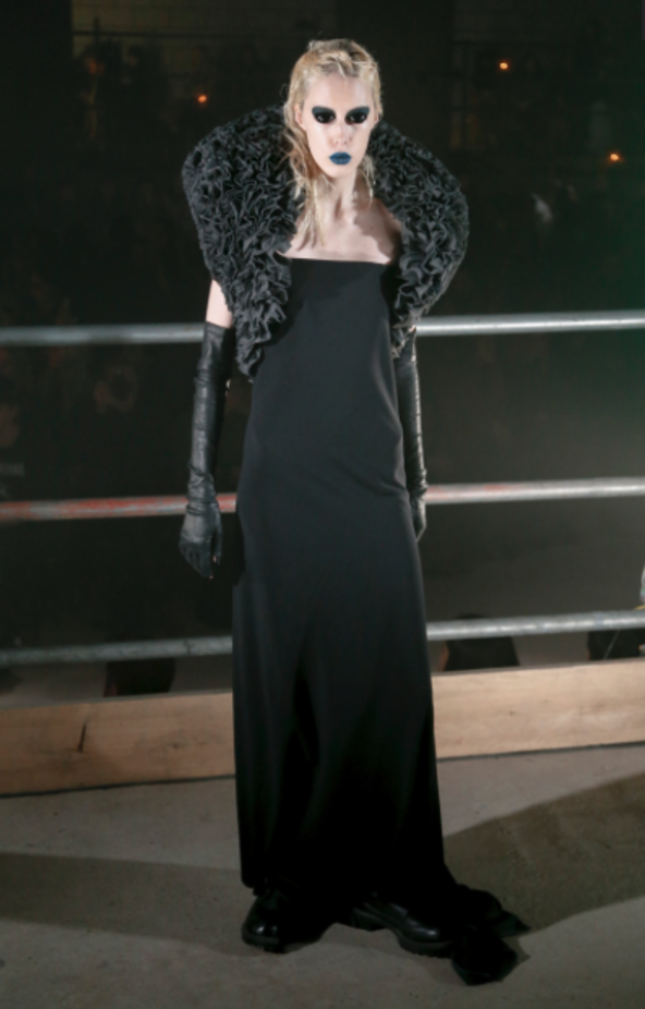 عرض أزياء المصمم Gareth Pugh لخريف وشتاء 2017