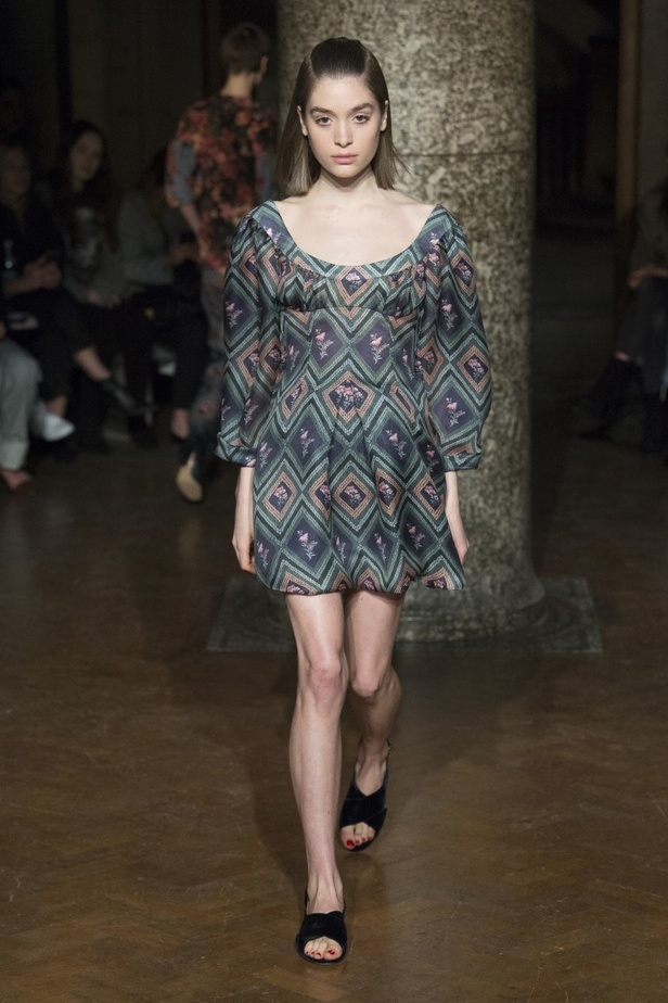 مجموعة EMILIA WICKSTEAD لموسم خريف وشتاء 2017