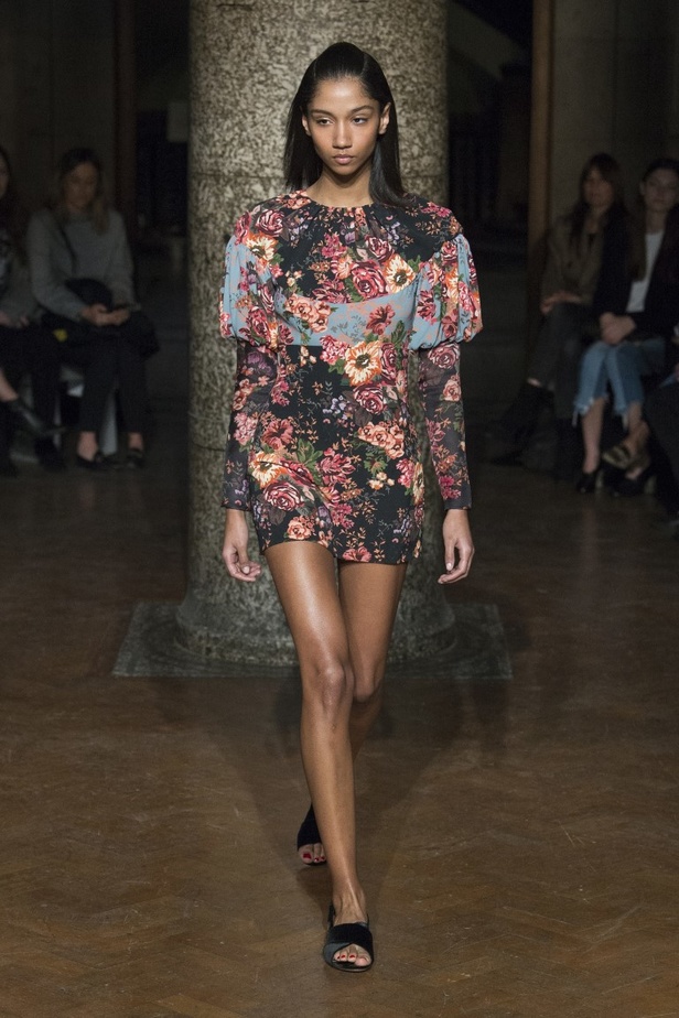 مجموعة EMILIA WICKSTEAD لموسم خريف وشتاء 2017