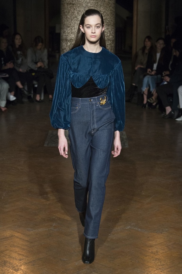 مجموعة EMILIA WICKSTEAD لموسم خريف وشتاء 2017