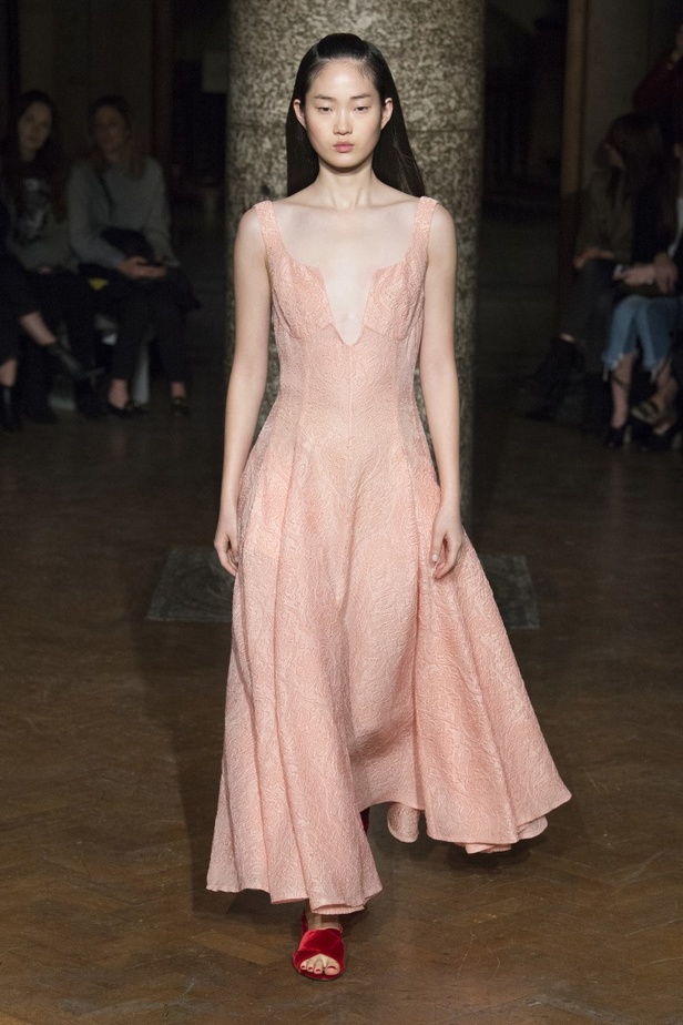 مجموعة EMILIA WICKSTEAD لموسم خريف وشتاء 2017