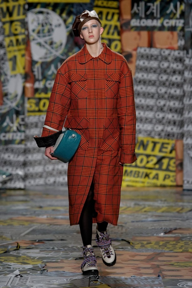 عرض أزياء هاوس أوف هولاند لخريف وشتاء 2019‏