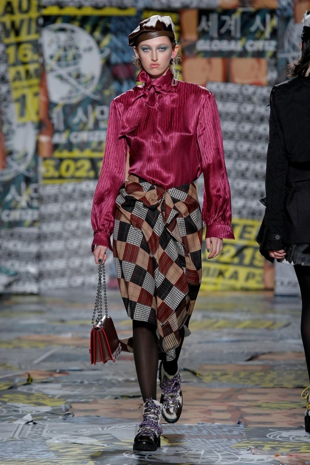 عرض أزياء هاوس أوف هولاند لخريف وشتاء 2019‏