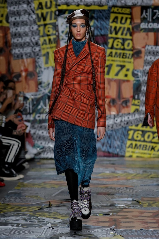 عرض أزياء هاوس أوف هولاند لخريف وشتاء 2019‏