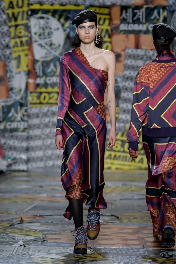 عرض أزياء هاوس أوف هولاند لخريف وشتاء 2019‏