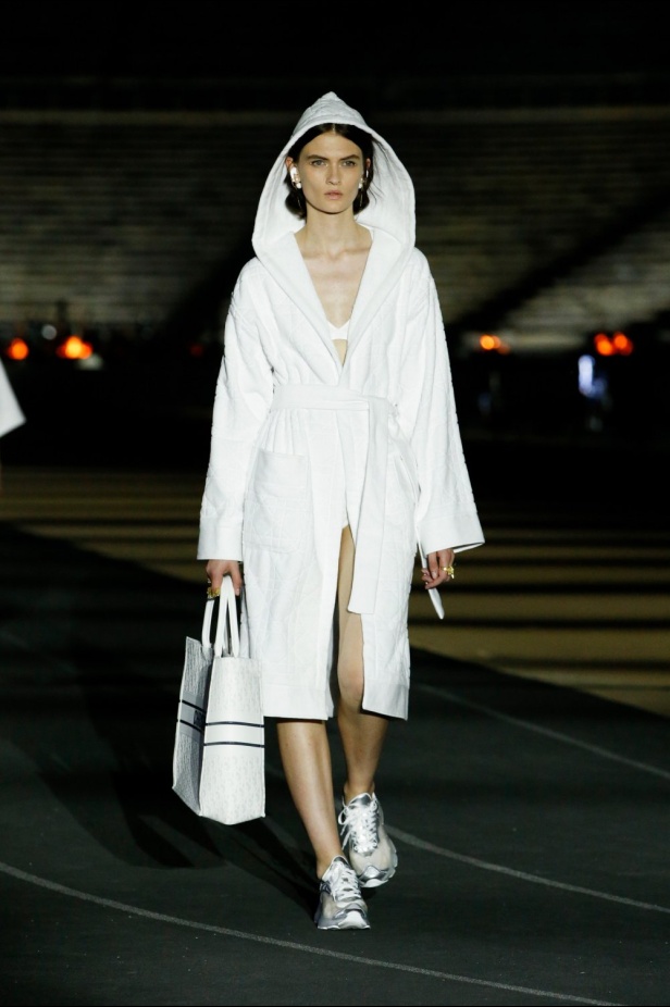 صور حصرية لـ"هي" من عرض أزياء مجموعة ديور كروز Dior Cruise 2022