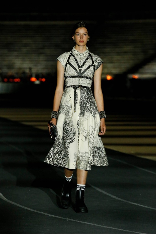 صور حصرية لـ"هي" من عرض أزياء مجموعة ديور كروز Dior Cruise 2022