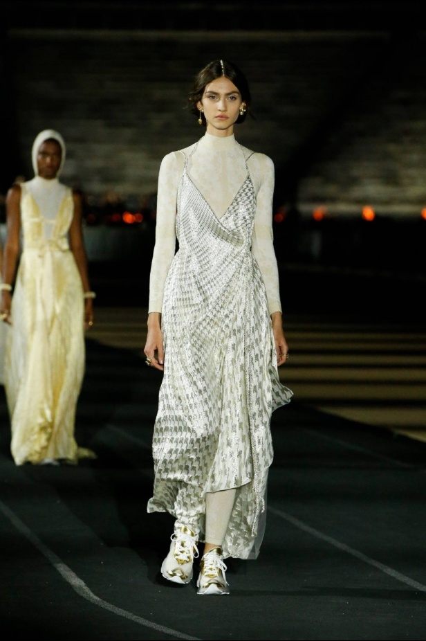 صور حصرية لـ"هي" من عرض أزياء مجموعة ديور كروز Dior Cruise 2022