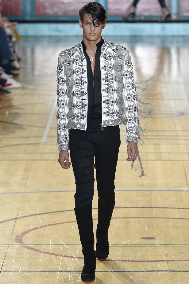 مجموعة جوليان ماكدونالد لموسم ربيع وصيف 2017