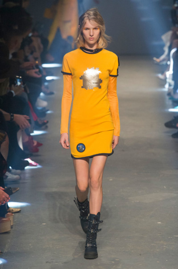 مجموعة فرسوس فيرساتشي لموسم ربيع وصيف 2017