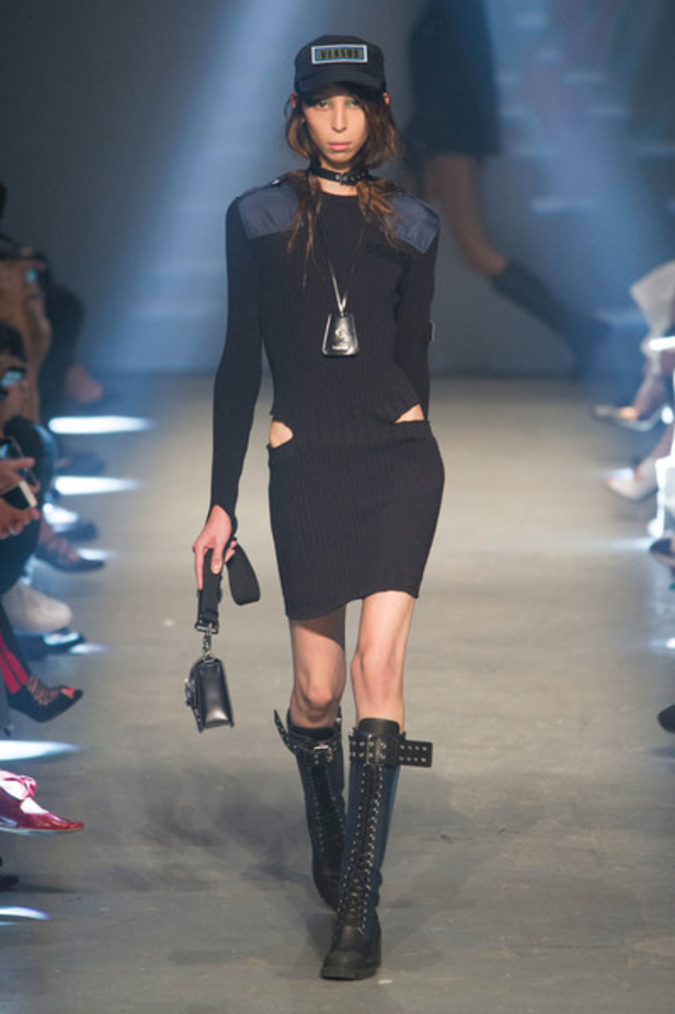 مجموعة فرسوس فيرساتشي لموسم ربيع وصيف 2017