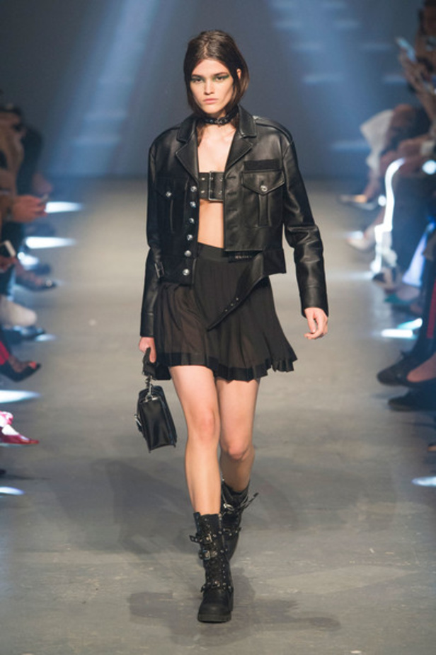 مجموعة فرسوس فيرساتشي لموسم ربيع وصيف 2017