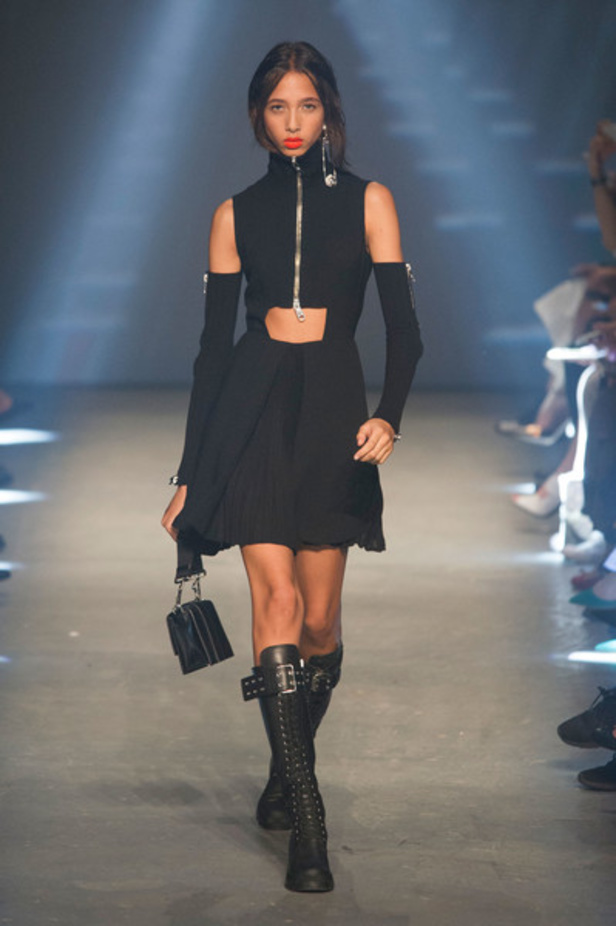 مجموعة فرسوس فيرساتشي لموسم ربيع وصيف 2017