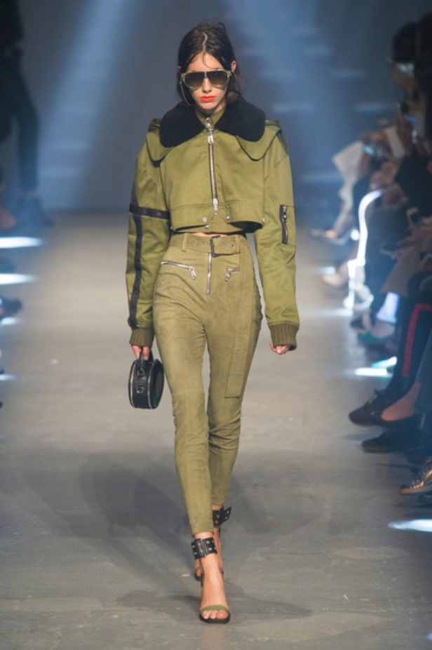 مجموعة فرسوس فيرساتشي لموسم ربيع وصيف 2017