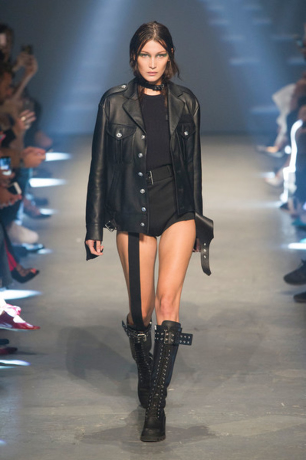 مجموعة فرسوس فيرساتشي لموسم ربيع وصيف 2017