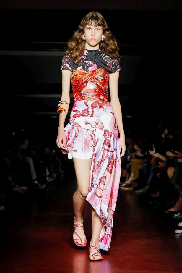 اسبوع الموضة في ميلان 2019 عرض أزياء  Peter Pilotto لربيع وصيف 2020