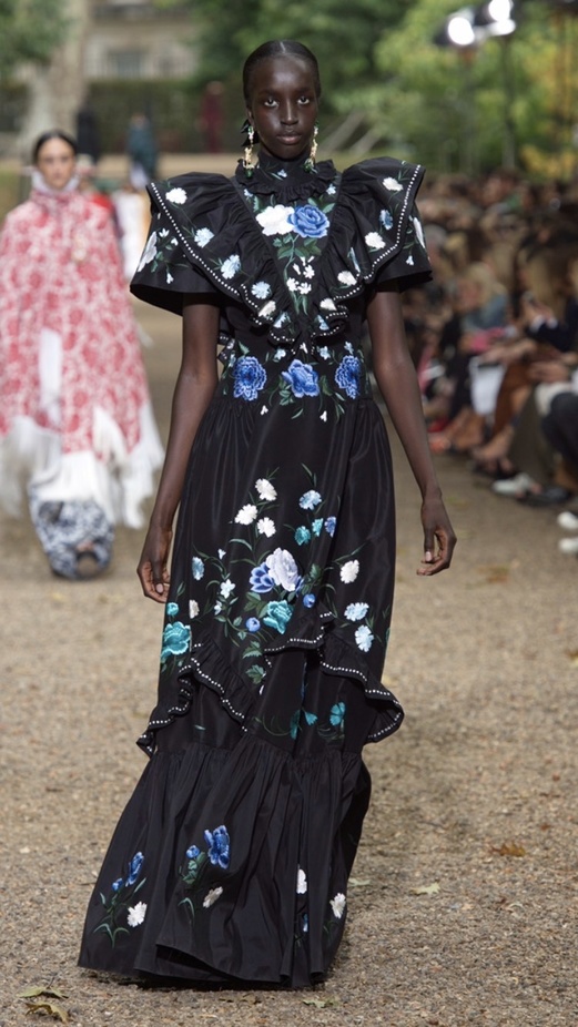 اسبوع الموضة في لندن 2019 عرض ازياء ERDEM لربيع وصيف 2020