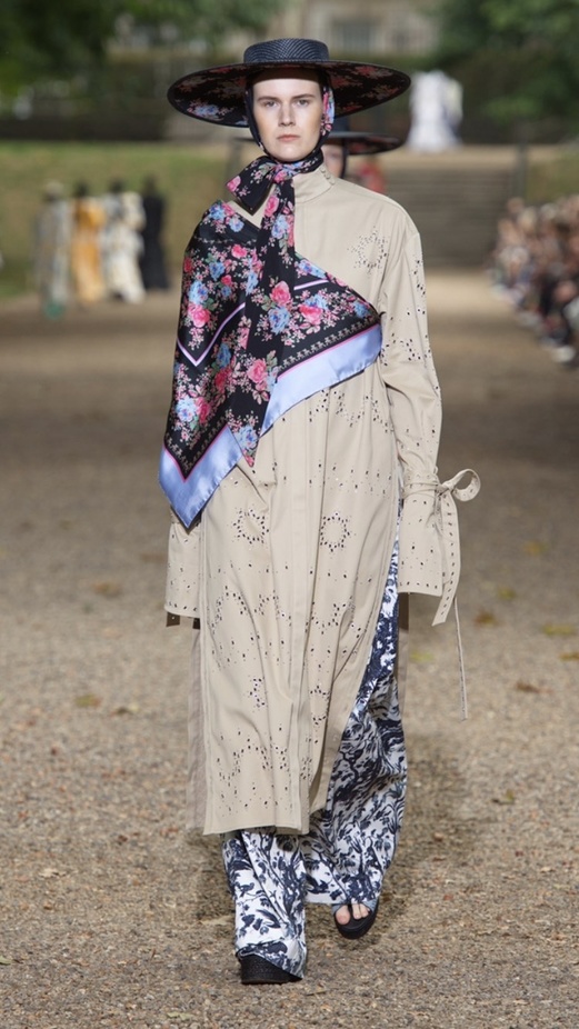 اسبوع الموضة في لندن 2019 عرض ازياء ERDEM لربيع وصيف 2020