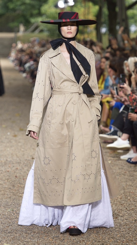 اسبوع الموضة في لندن 2019 عرض ازياء ERDEM لربيع وصيف 2020