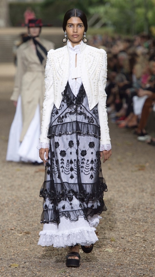 اسبوع الموضة في لندن 2019 عرض ازياء ERDEM لربيع وصيف 2020