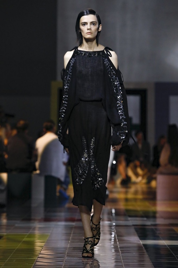 اسبوع الموضة في ميلان 2019 مجموعة PRADA لربيع وصيف 2020 