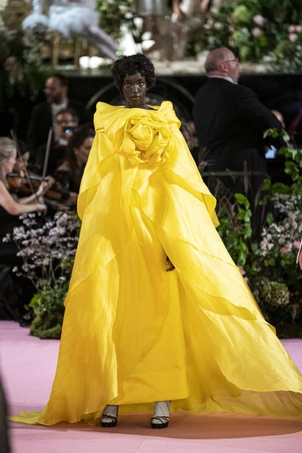 اسبوع الموضة في لندن 2019  مجموعة RICHARD QUINN للأزياء  لربيع وصيف 2020