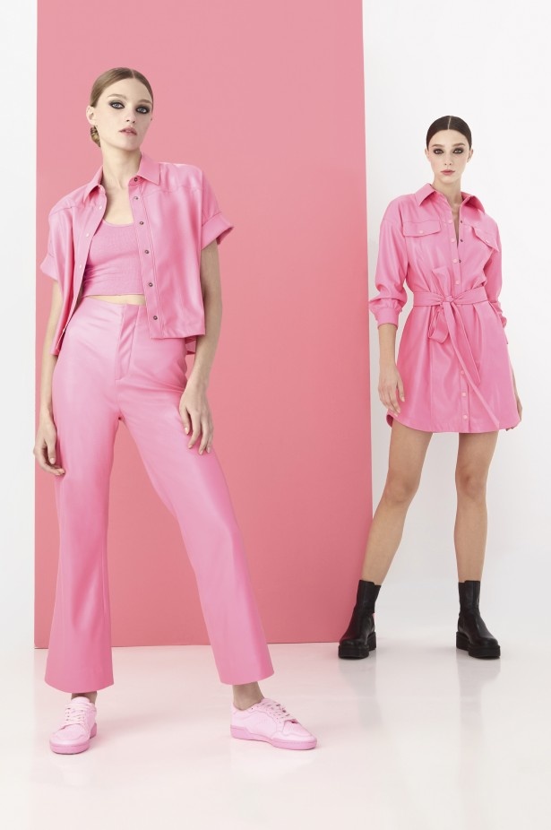 عرض ازياء ALICE AND OLIVIA BY STACEY BENDET في نيويورك لموسم ربيع وصيف 2021