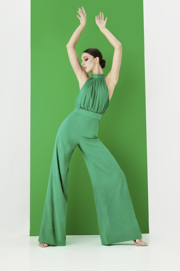 عرض ازياء ALICE AND OLIVIA BY STACEY BENDET في نيويورك لموسم ربيع وصيف 2021