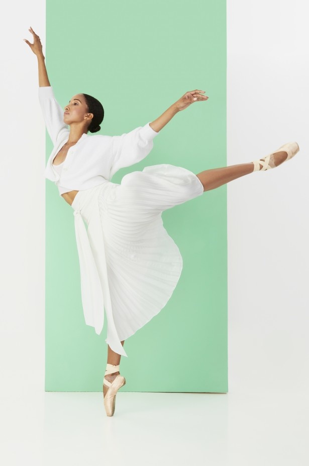 عرض ازياء ALICE AND OLIVIA BY STACEY BENDET في نيويورك لموسم ربيع وصيف 2021