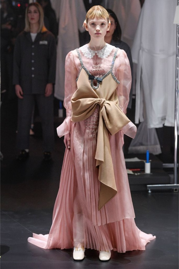 عرض ازياء دار GUCCI لخريف وشتاء 2020-2021 مباشرة من ميلانو 