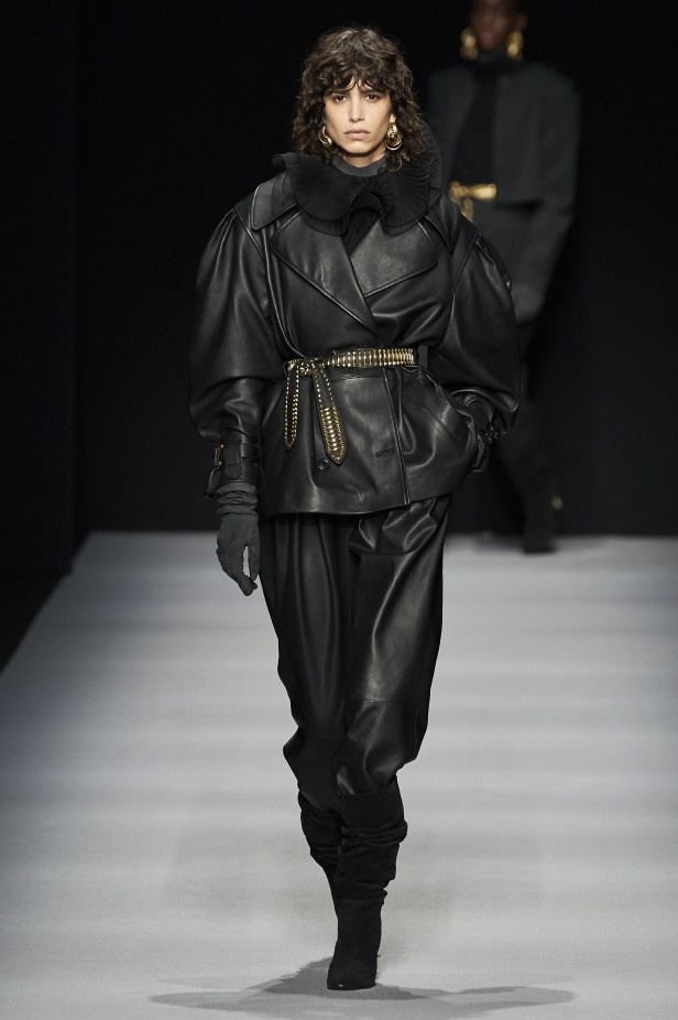 مجموعة Alberta Ferretti الفاخرة خلال اسبوع الموضة في ميلانو لخريف وشتاء 2020-2021