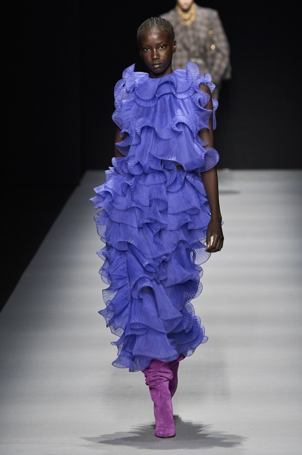 مجموعة Alberta Ferretti الفاخرة خلال اسبوع الموضة في ميلانو لخريف وشتاء 2020-2021