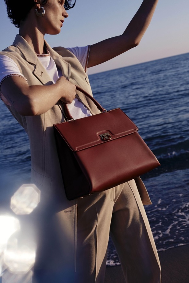 عرض ازياء دار Salvatore Ferragamo مجموعة ما قبل ربيع 2021