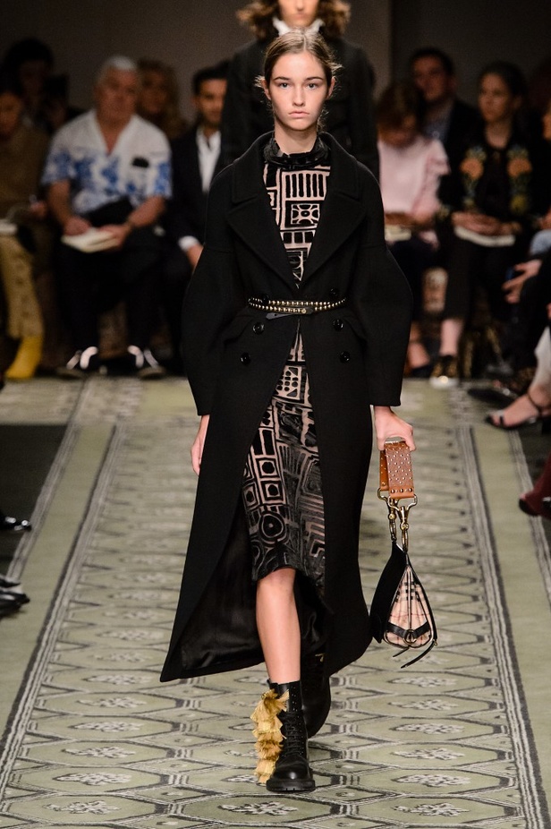 مجموعة “بربري” لموسم خريف وشتاء 2016-2017 من منصة العرض الى الاسواق فورا