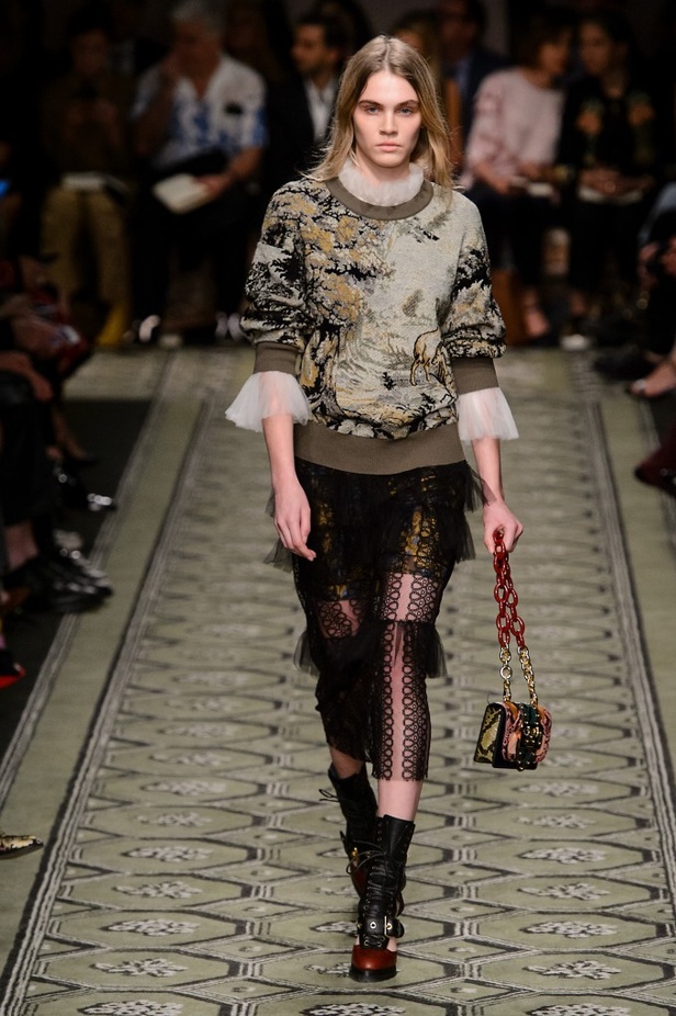 مجموعة “بربري” لموسم خريف وشتاء 2016-2017 من منصة العرض الى الاسواق فورا