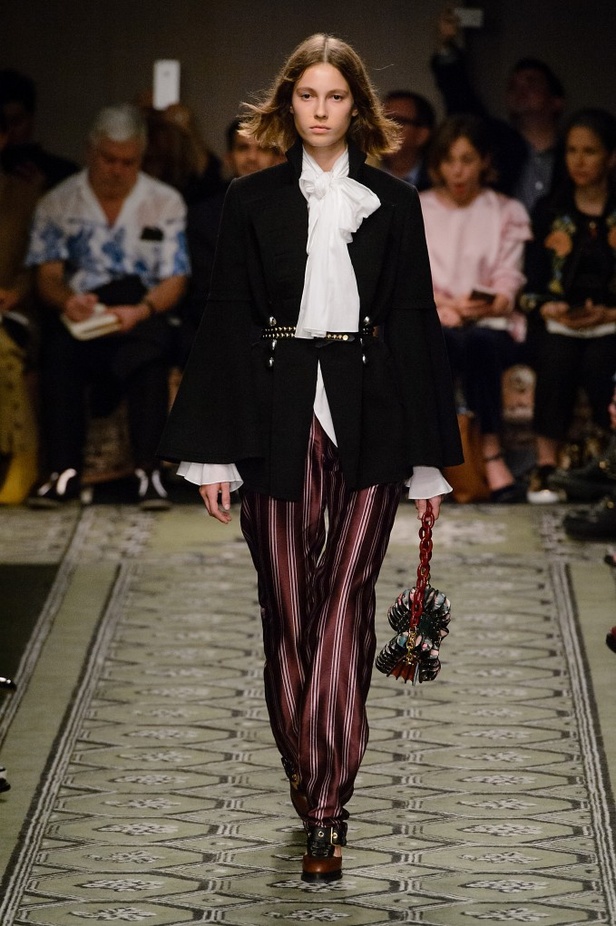 مجموعة “بربري” لموسم خريف وشتاء 2016-2017 من منصة العرض الى الاسواق فورا