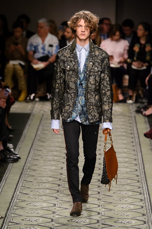 مجموعة “بربري” لموسم خريف وشتاء 2016-2017 من منصة العرض الى الاسواق فورا