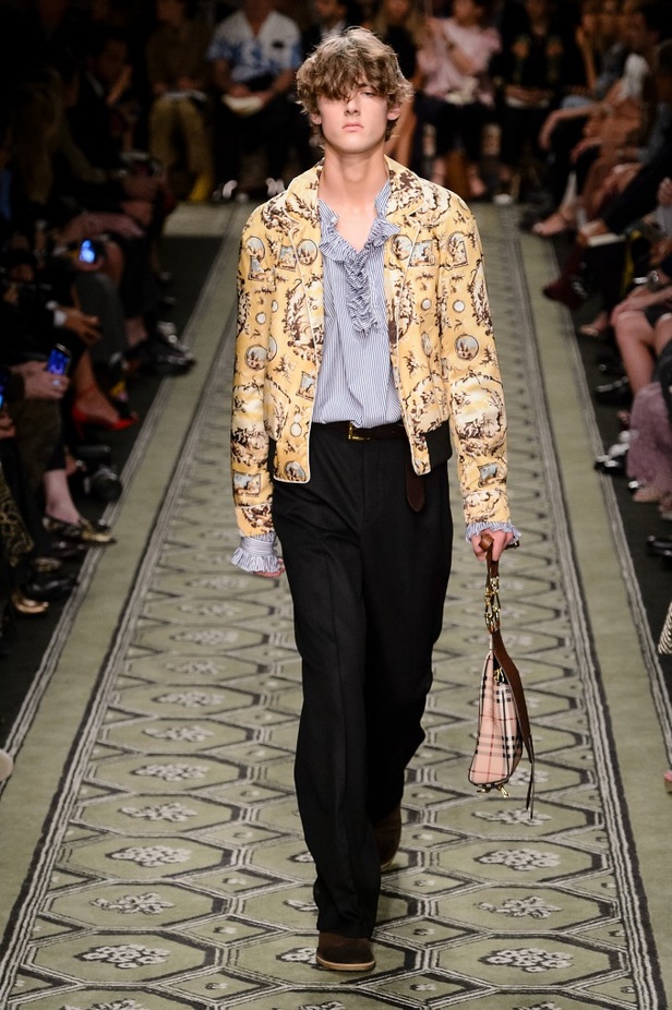 مجموعة “بربري” لموسم خريف وشتاء 2016-2017 من منصة العرض الى الاسواق فورا