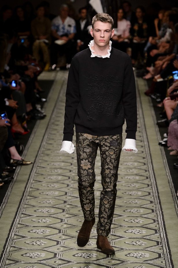 مجموعة “بربري” لموسم خريف وشتاء 2016-2017 من منصة العرض الى الاسواق فورا