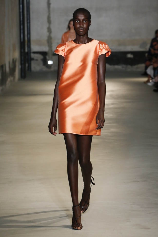 مجموعة No. 21 للأزياء الجاهزة لربيع وصيف ٢٠١٩ !