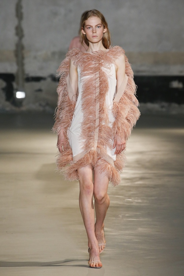 مجموعة No. 21 للأزياء الجاهزة لربيع وصيف ٢٠١٩ !