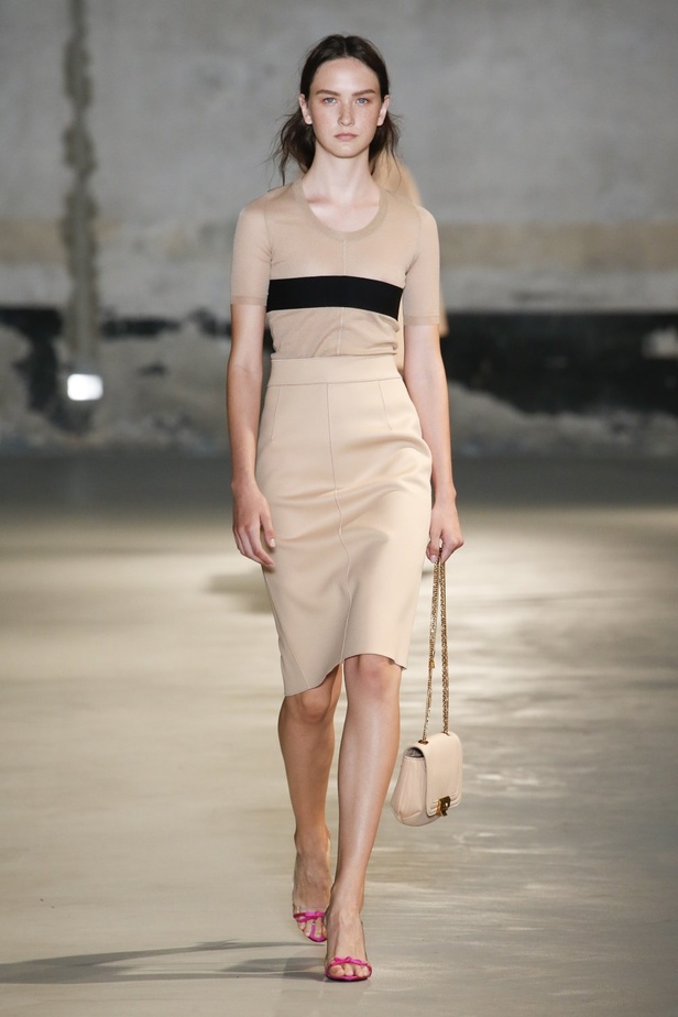 مجموعة No. 21 للأزياء الجاهزة لربيع وصيف ٢٠١٩ !