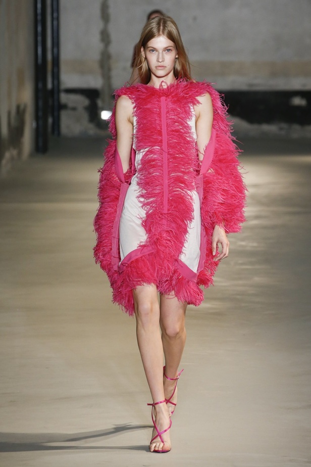 مجموعة No. 21 للأزياء الجاهزة لربيع وصيف ٢٠١٩ !