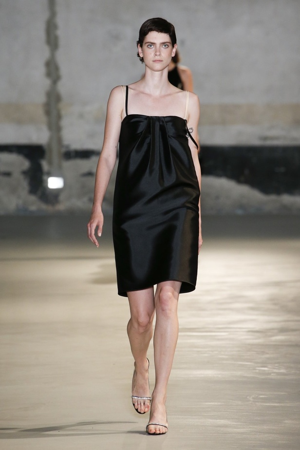 مجموعة No. 21 للأزياء الجاهزة لربيع وصيف ٢٠١٩ !