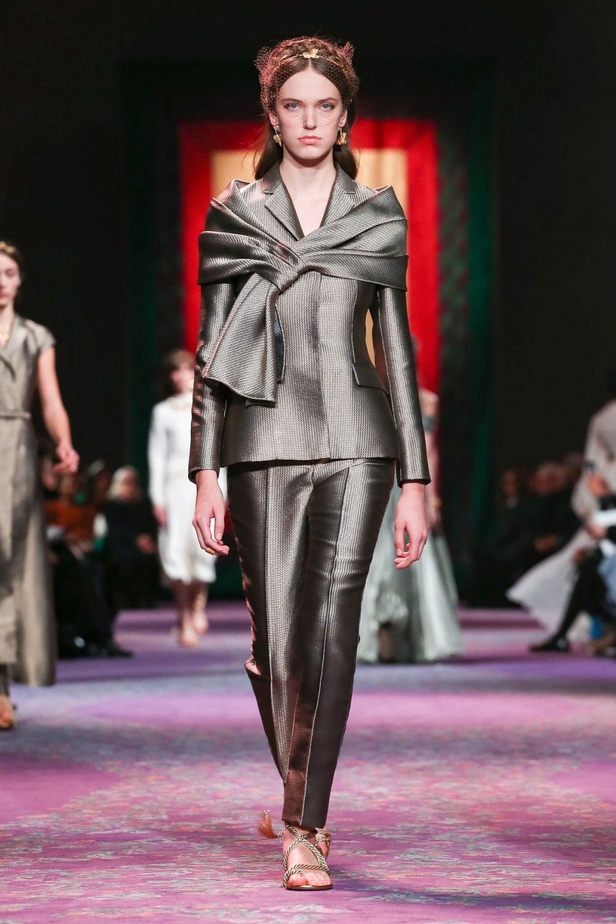 عرض ازياء Dior ديور لـ haute couture ربيع وصيف 2020