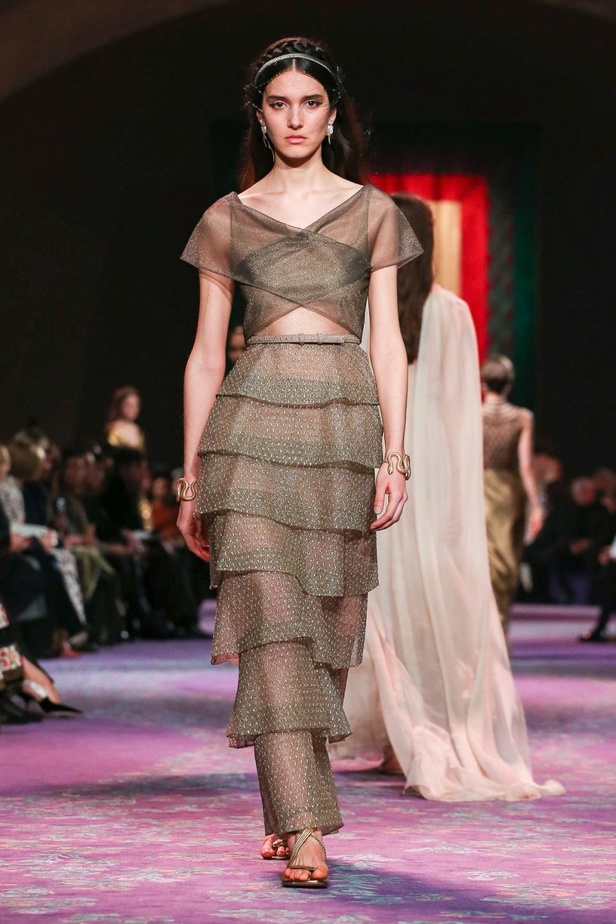 عرض ازياء Dior ديور لـ haute couture ربيع وصيف 2020