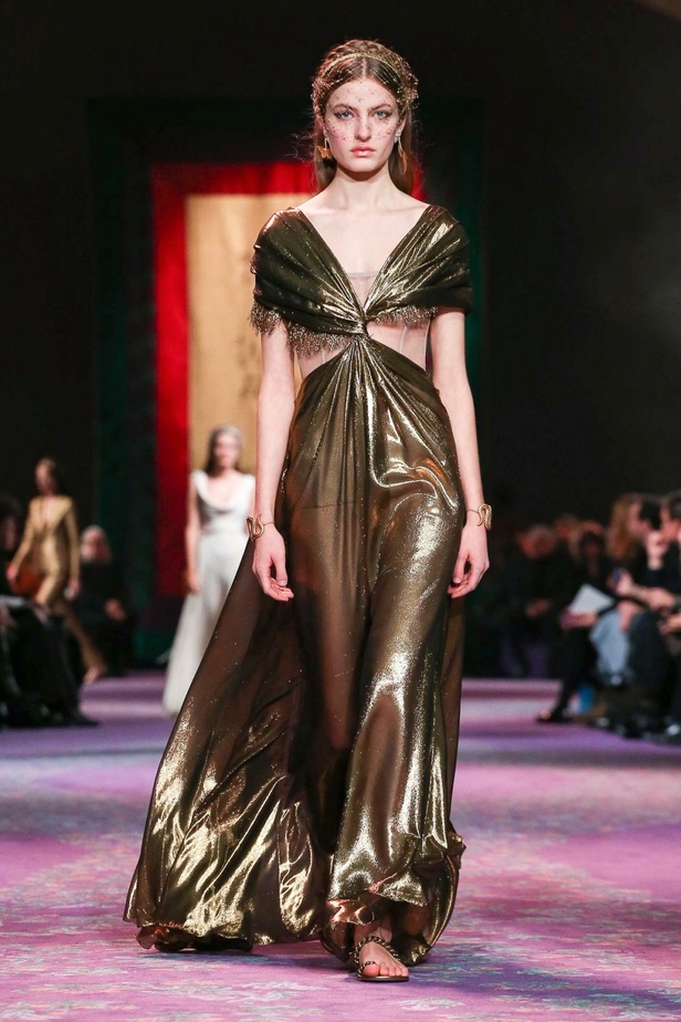 عرض ازياء Dior ديور لـ haute couture ربيع وصيف 2020